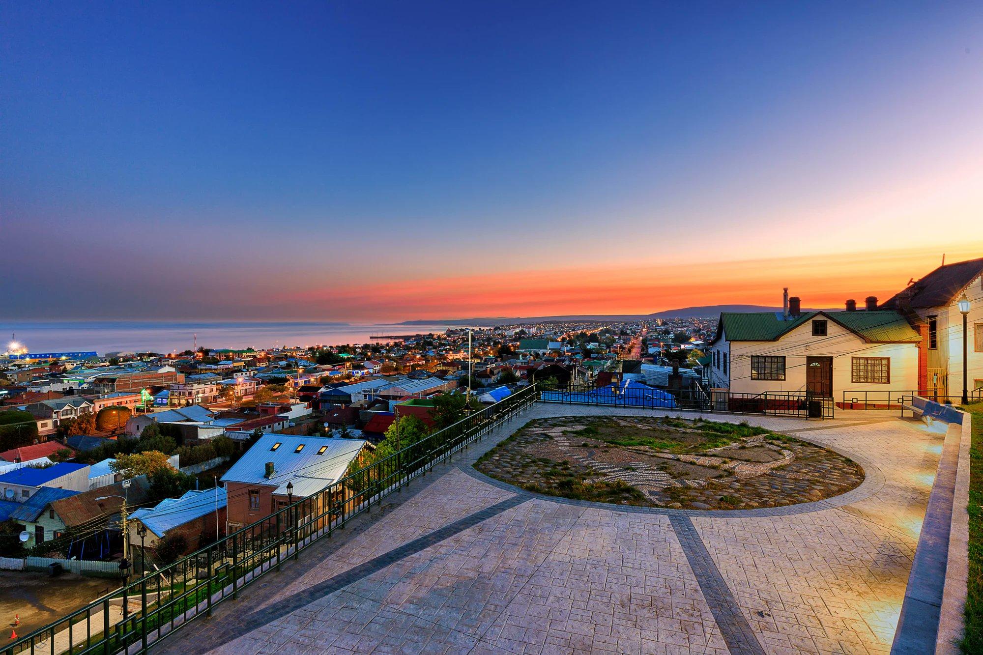 Punta Arenas al atardecer — Holzzentrum Inmobiliaria